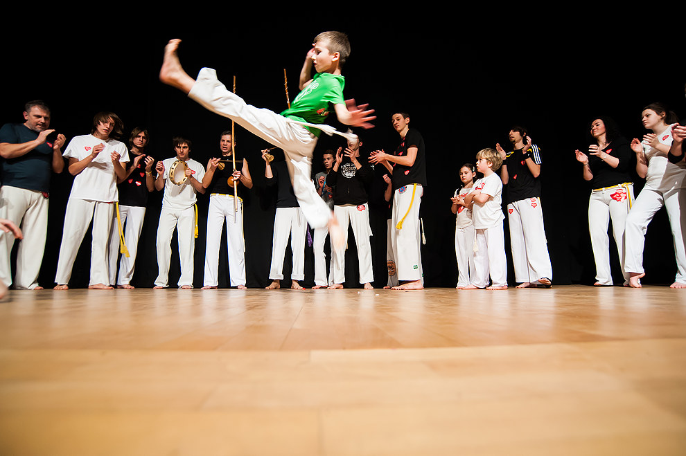 Pokaz sztuk walki - capoeira ("Teatr Tańca" Wielkiej Orkiesty Świątecznej Pomocy w ArtBemie)